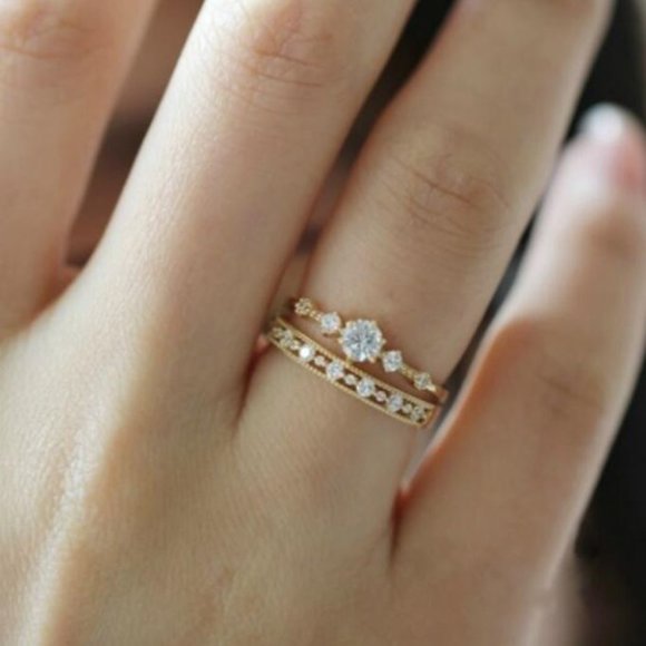 18k Gold Dainty Diamond Ring Band - Picture 4 of 7